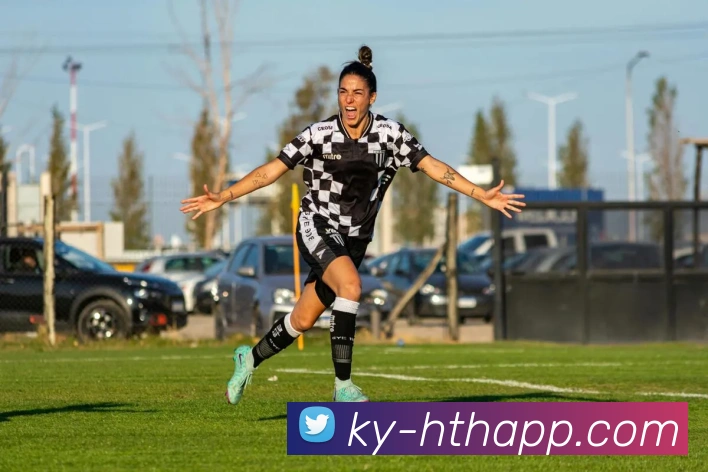 B费调侃B席场上抱怨更甚自己引发球迷热议