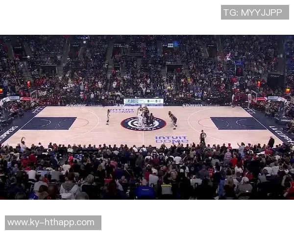 快船全力以赴迎接NBA杯新铺球场地板颜值惊艳引期待